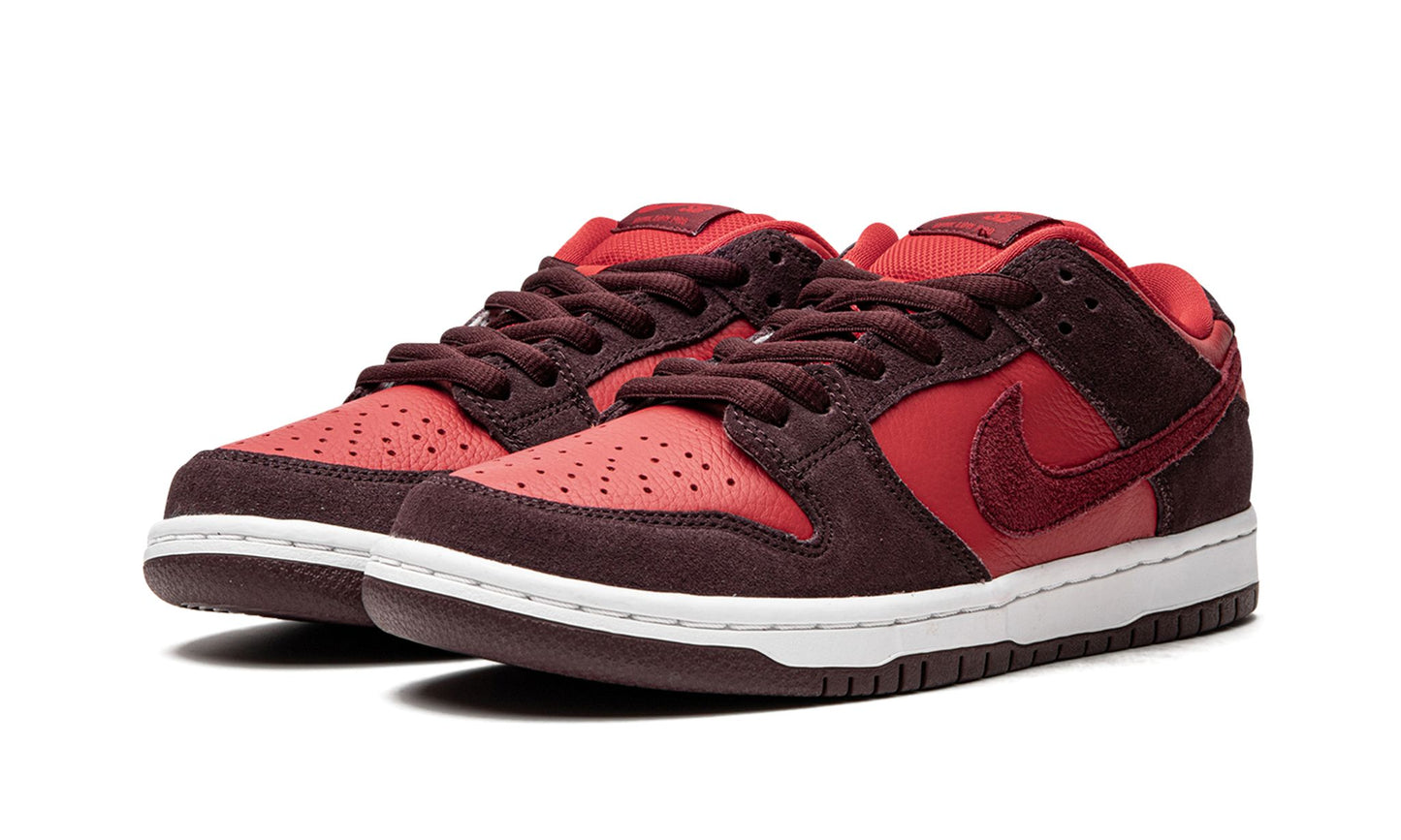 Nike SB Dunk Low Cherry